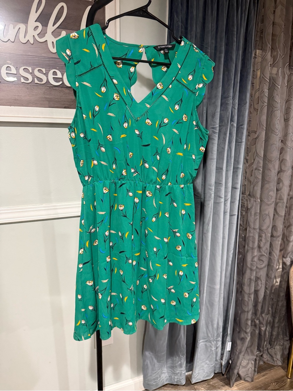 41 Hawthorn Green Floral V-Neck Casual Dress with Yellow & White Accents